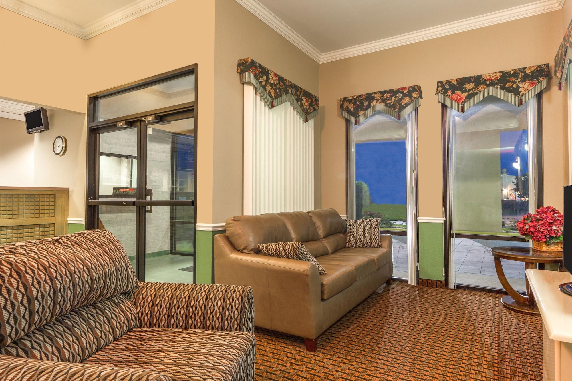 Super 8 By Wyndham Madison/Ridgeland Area Hotel Exterior photo