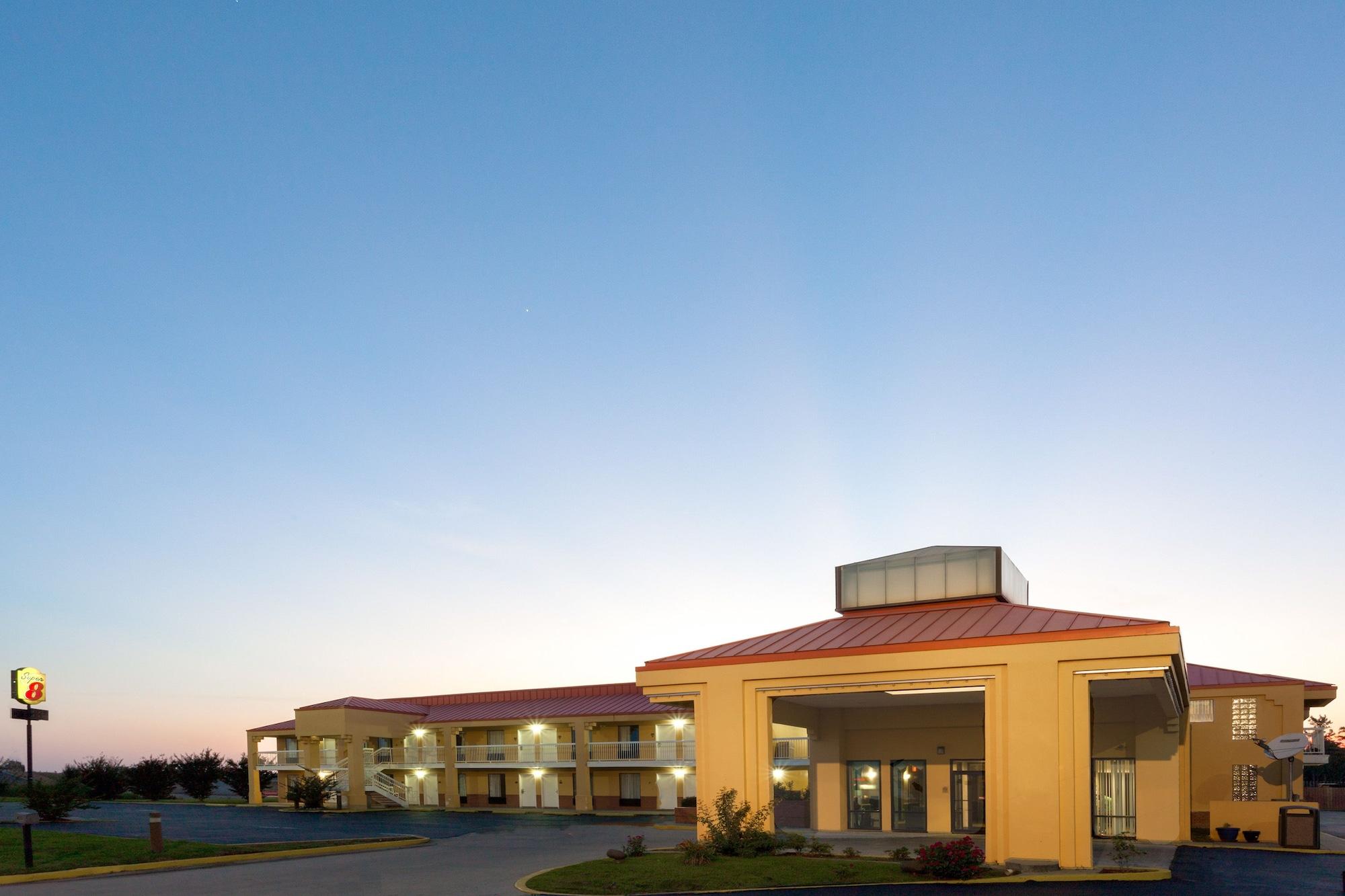 Super 8 By Wyndham Madison/Ridgeland Area Hotel Exterior photo